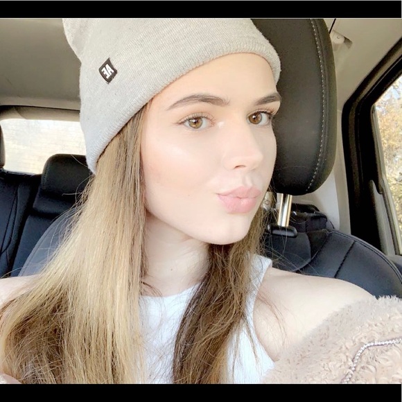 Meet your Posher, Makayla - Picture 1 of 1